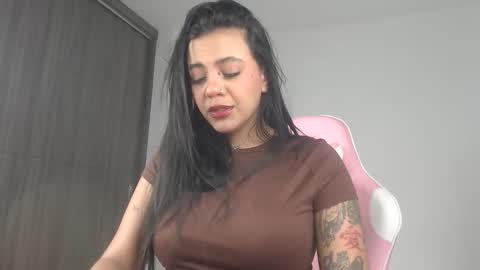 Snapshot of obeyval chatting on May 2026 09:49:02 AM Vale online show from May 2026 09:49:02 AM