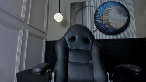 independent model online show from December 2024 11:29:02 AM