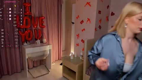 Lynna online show from March 2025 03:20:01 PM