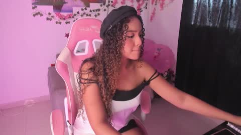 Snapshot of odette_ornela chatting on November 2025 09:25:02 PM Odette online show from November 2025 09:25:02 PM