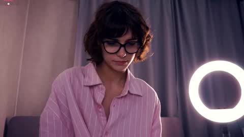 Thea online show from November 2025 07:34:02 PM