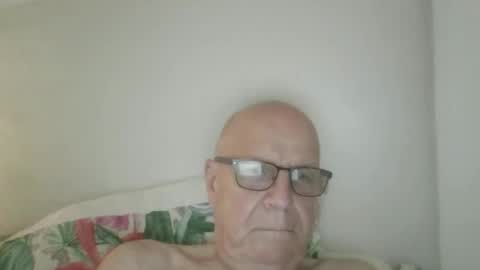 Snapshot of oggi95 chatting on October 2025 06:41:02 AM oggi95 online show from October 2025 06:41:02 AM