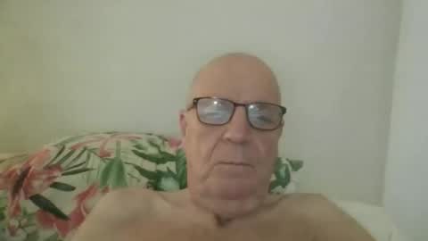 Snapshot of oggi95 chatting on October 2025 06:34:01 AM oggi95 online show from October 2025 06:34:01 AM