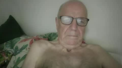 Snapshot of oggi95 chatting on October 2025 06:14:01 AM oggi95 online show from October 2025 06:14:01 AM