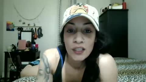 Lit en Cama online show from January 2025 04:33:02 AM