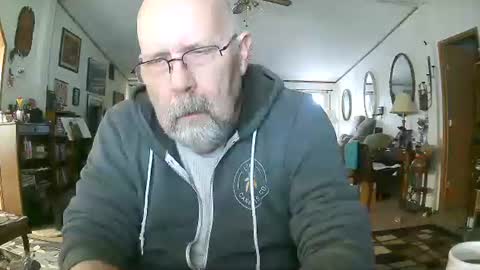 Snapshot of ogusbogus chatting on December 2025 02:11:01 PM Maximus No Mo online show from December 2025 02:11:01 PM