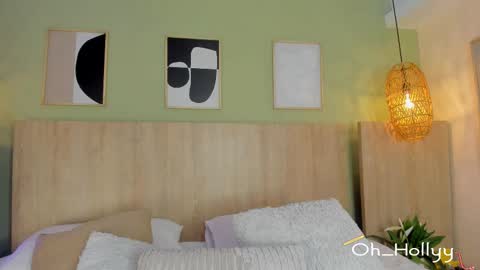 Holly online show from December 2025 11:19:01 AM