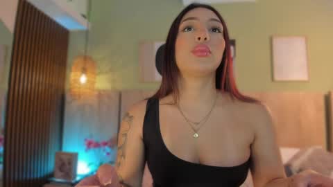 Snapshot of oh_hollyy chatting on May 2026 11:18:01 AM Holly online show from May 2026 11:18:01 AM