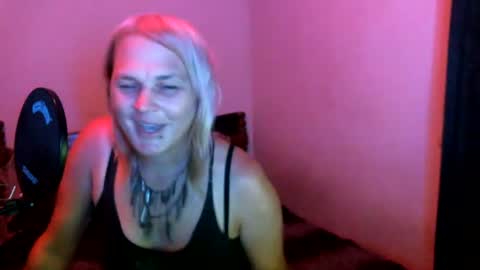 Snapshot of ohellesbells chatting on June 2026 06:01:01 AM ohellesbells online show from June 2026 06:01:01 AM