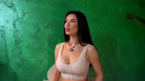 Julia online show from April 2026 06:19:01 AM