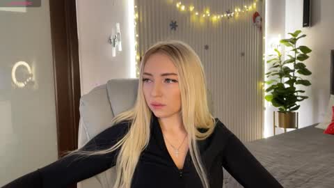 Emma online show from December 2025 01:12:02 AM