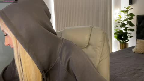 Emma online show from April 2026 01:06:02 AM