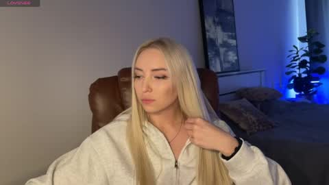 Snapshot of ohmyemma chatting on May 2026 10:00:01 AM Emma online show from May 2026 10:00:01 AM