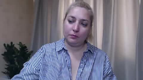 Snapshot of ohsweetiren chatting on May 2026 05:12:01 AM Iren online show from May 2026 05:12:01 AM