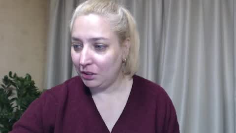 Snapshot of ohsweetiren chatting on June 2026 06:08:01 AM Iren online show from June 2026 06:08:01 AM