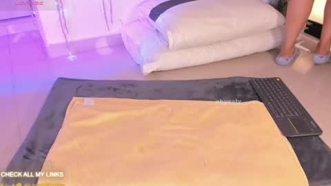 ohyesly_ online show from July 2026 09:38:02 AM