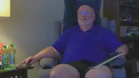 Snapshot of old_guy111 chatting on May 2026 02:40:02 AM old_guy111 online show from May 2026 02:40:02 AM
