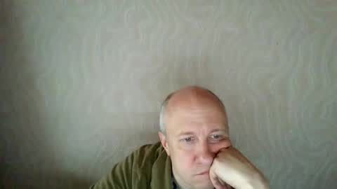 Snapshot of oleg365 chatting on April 2026 05:43:01 AM figaro online show from April 2026 05:43:01 AM