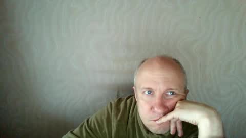Snapshot of oleg365 chatting on April 2026 04:32:01 AM figaro online show from April 2026 04:32:01 AM