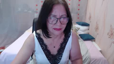 Snapshot of olgahottie chatting on October 2025 11:06:02 PM OlgaHottie online show from October 2025 11:06:02 PM