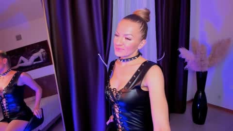 oliva_candy online show from January 2025 08:32:01 PM