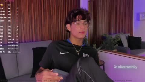 oliver20__ online show from April 2026 05:32:02 AM