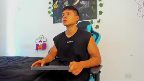 Oliver bray online show from January 2025 03:54:02 PM