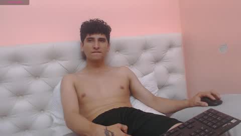 oliver_cat_ online show from May 2026 12:34:02 PM