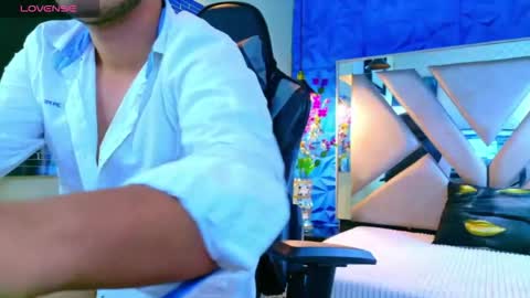 Snapshot of oliver_jamees chatting on March 2026 12:21:01 PM oliver_jamees online show from March 2026 12:21:01 PM