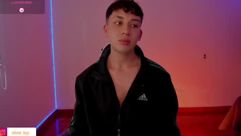 oliveeer online show from November 2025 07:03:03 PM