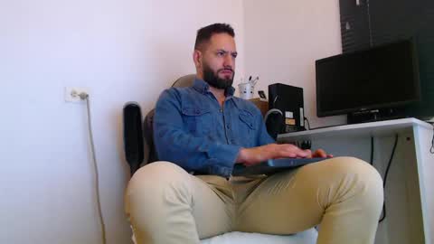 oliver online show from April 2026 02:12:01 PM