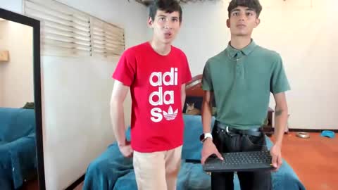 oliverhot2005 online show from February 2025 07:49:01 PM