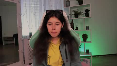 olivia__low online show from May 2026 05:56:02 AM