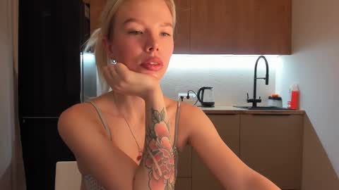 Olivia 3 online show from January 2025 09:47:01 PM