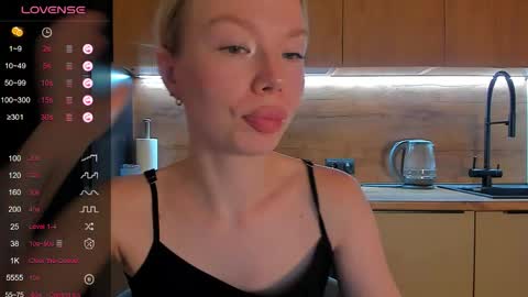 Snapshot of olivia_bells chatting on May 2026 09:12:02 PM Olivia 3 online show from May 2026 09:12:02 PM