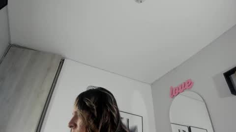 Olivia Collins online show from September 2025 12:07:02 PM