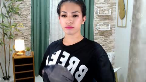 olivia_hotcummer online show from October 2025 05:13:01 PM