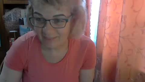 Snapshot of olivia_mia25 chatting on May 2026 10:21:02 AM Olivia Mia online show from May 2026 10:21:02 AM