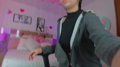 olivia_pretty_ online show from February 2025 12:04:02 PM