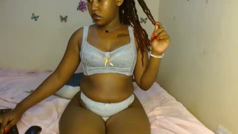 Snapshot of olivia_roxxyy chatting on April 2026 05:53:02 PM olivia online show from April 2026 05:53:02 PM