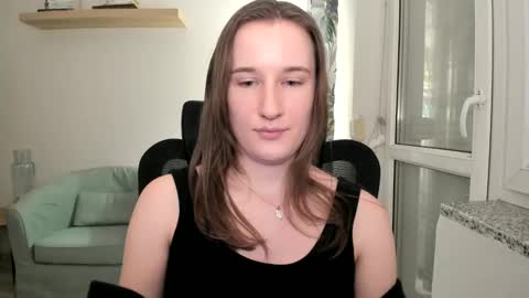 Snapshot of oliviaaa2003 chatting on December 2024 11:18:02 PM Oliwiaa2004 online show from December 2024 11:18:02 PM