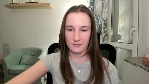 Snapshot of oliviaaa2003 chatting on January 2025 07:49:02 PM Oliwiaa2004 online show from January 2025 07:49:02 PM