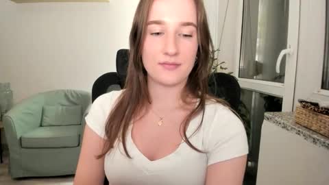 Snapshot of oliviaaa2003 chatting on September 2025 07:04:01 PM Oliwiaa2004 online show from September 2025 07:04:01 PM