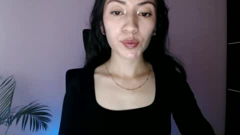 oliviaaa__ online show from April 2026 04:15:01 PM