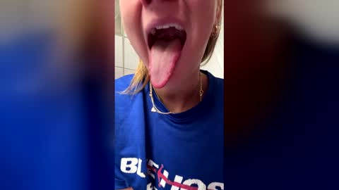 Snapshot of oliviaaraee chatting on January 2026 05:26:01 PM oliviaaraee online show from January 2026 05:26:01 PM