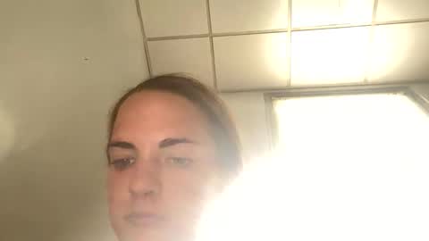 oliviaaraee online show from April 2026 09:05:01 PM