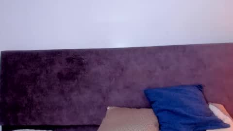 OLIVIA online show from November 2025 10:52:02 PM