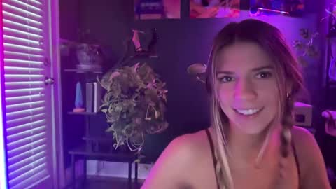 Olivia online show from January 2025 08:11:01 PM