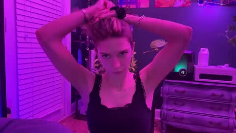 Olivia online show from February 2025 04:37:01 AM