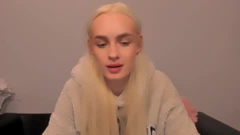 oliviaBeauty online show from March 2026 05:53:01 PM